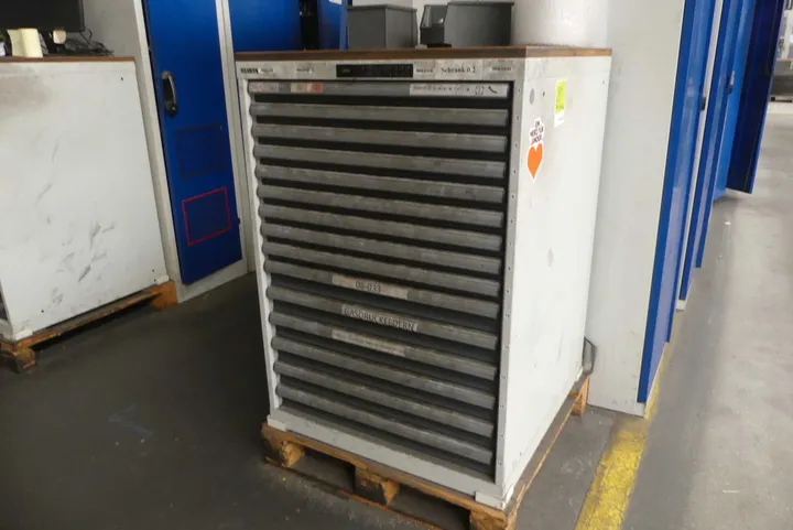 LISTA - Werkstattschrank, ohne Inhalt Maße in cm ca. 72 x 73 x 116